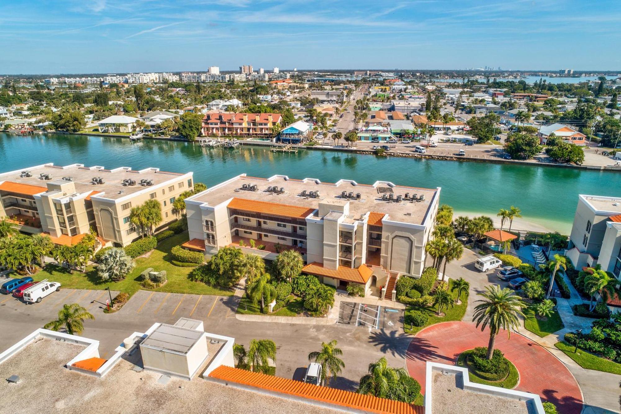 Land'S End 5-202 Gulf-Bay Front - Premier Villa St. Pete Beach Exterior photo