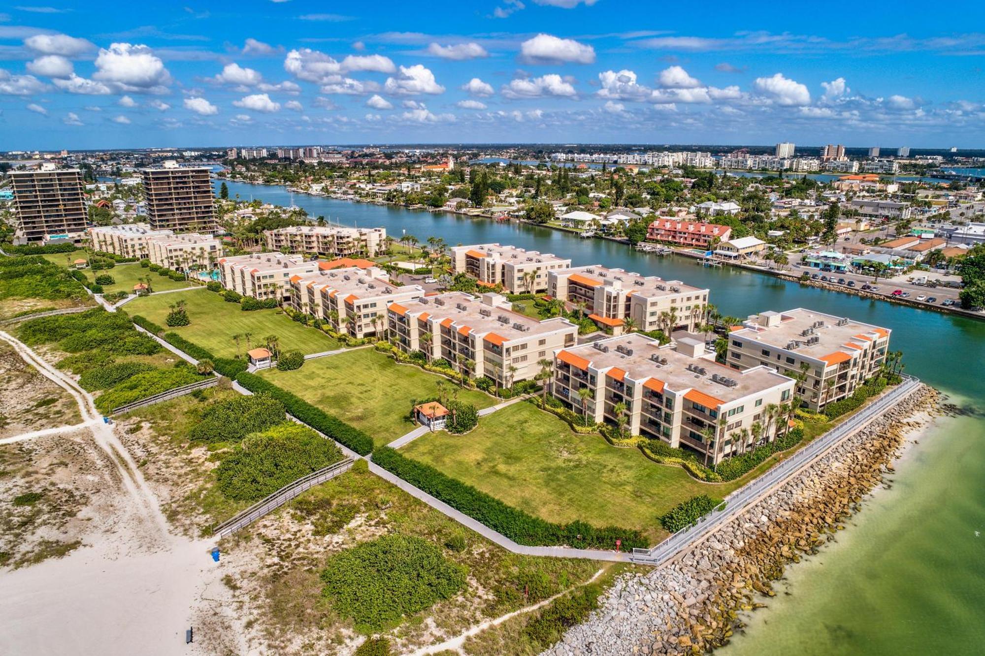 Land'S End 5-202 Gulf-Bay Front - Premier Villa St. Pete Beach Exterior photo